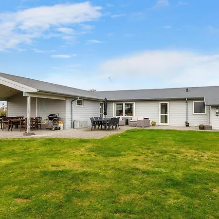 Charming Retreat For 6 - By Traum Lokken